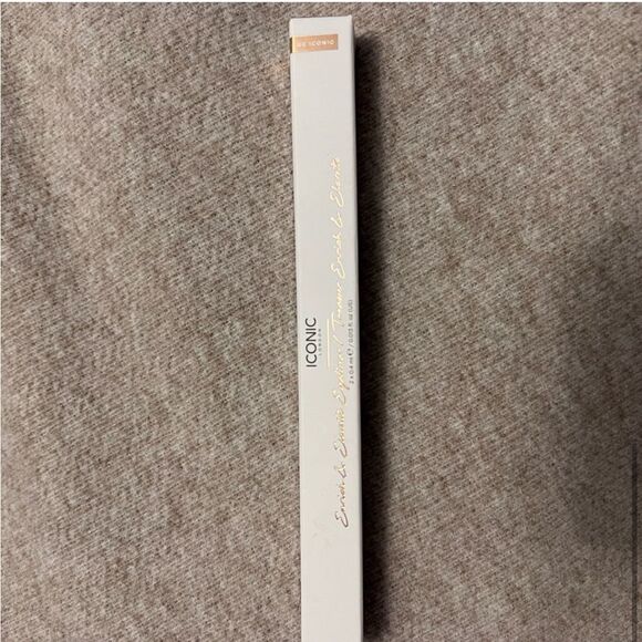 Iconic London- Enrich & Elevate Eyeliner - Picture 7 of 8